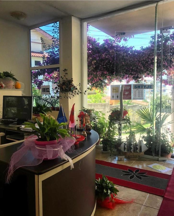 Hotel Ridal Vlorë Екстериор снимка