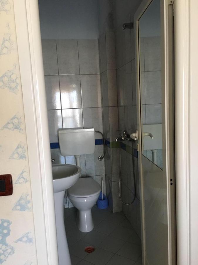 Hotel Ridal Vlorë Екстериор снимка
