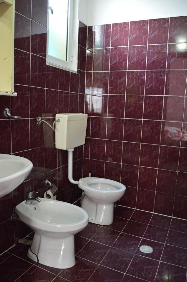 Hotel Ridal Vlorë Екстериор снимка