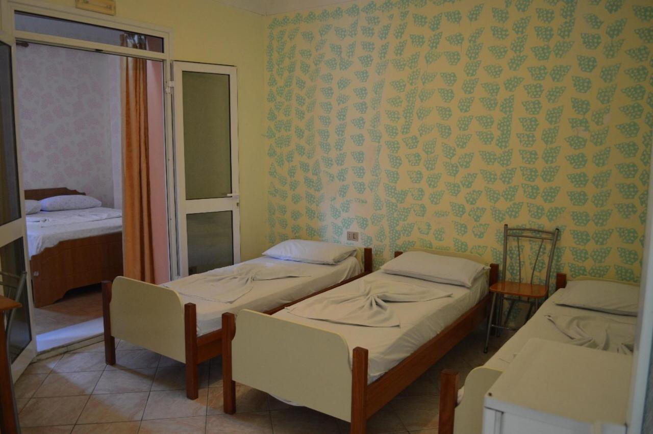Hotel Ridal Vlorë Екстериор снимка